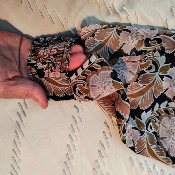 Beautiful Layered Black & Floral Blouse - Picture 4 of 4